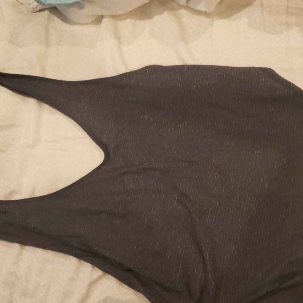 Flowy tank - Picture 2 of 3